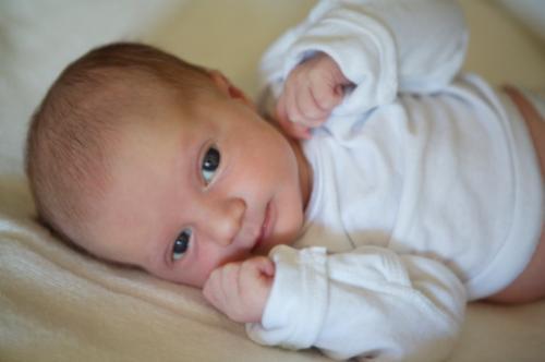 孩子体重轻属于发育迟缓吗,新生儿体重轻会影响发育吗