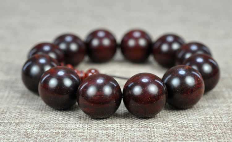 小叶紫檀手串可以用橄榄油盘玩吗,小叶紫檀手串用手套盘了没光泽了