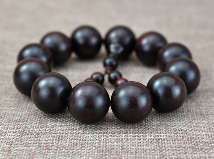 小叶紫檀手串可以用橄榄油盘玩吗,小叶紫檀手串用手套盘了没光泽了