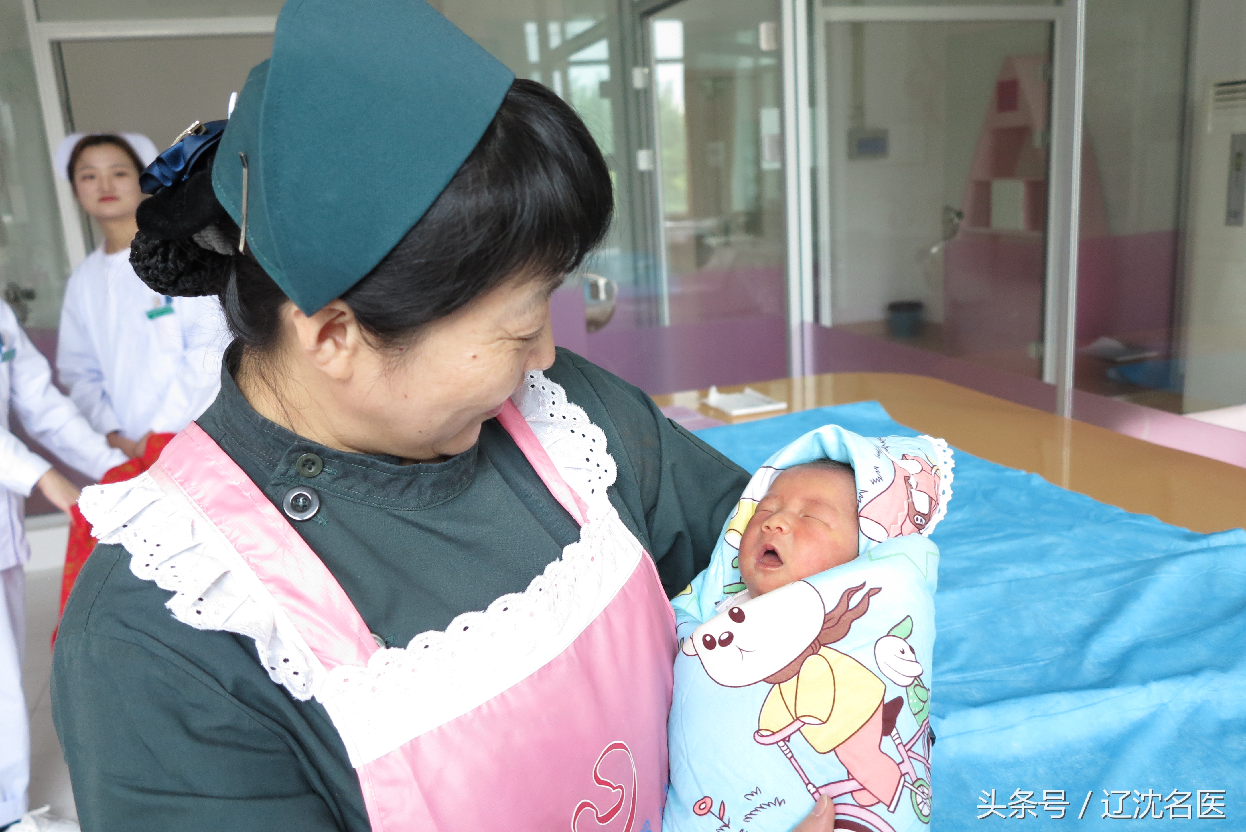 孕妇要生了是先见红还是先有宫缩,怀孕4个月见红破羊水宫缩