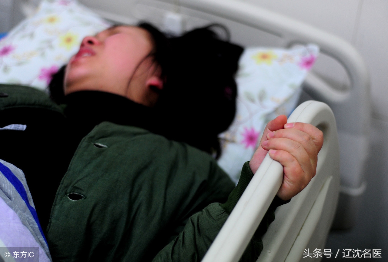 孕妇要生了是先见红还是先有宫缩,怀孕4个月见红破羊水宫缩