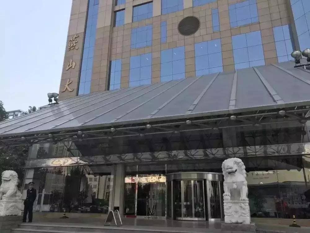 石家庄不相信眼泪，但相信洗浴