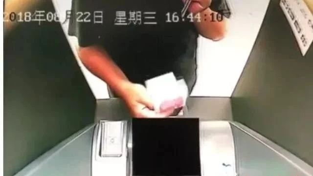 atm机存钱被吞了不知道钱数怎么办,在atm机存钱钱被吞了几天能退回来