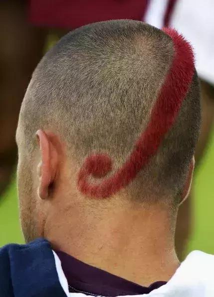 足坛最有压迫感的发型,足球球员最奇葩的发型