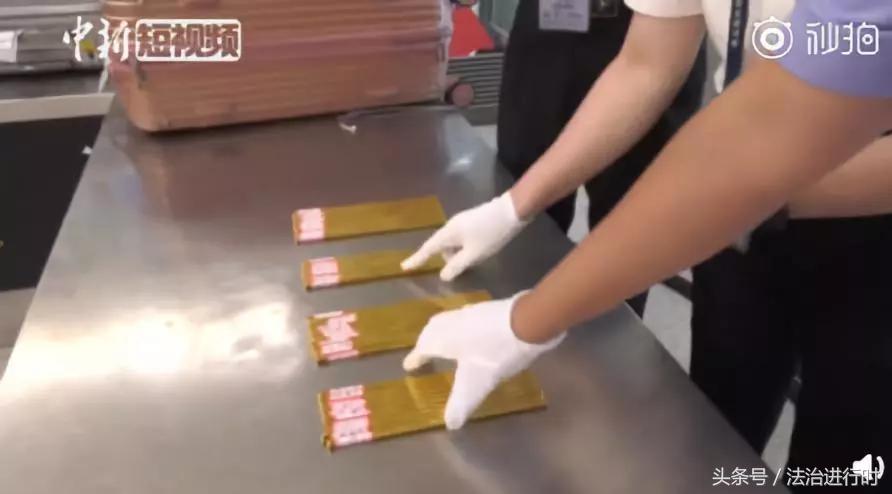 V早报：乘客专车内喝到尿滴滴：司机方便后未处理