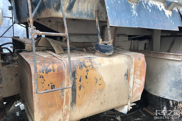 老司机装载机工地干活,工地干活的老车