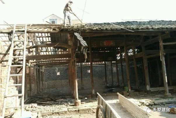 农村小伙打工25年发200万建房子,农村小伙200平米自建房