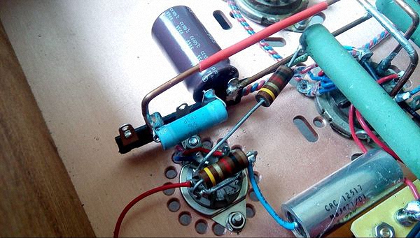 电子管耳放，低廉的投入却有万元的音色魅力，适合真正的发烧友