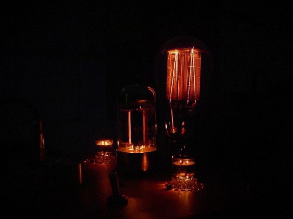 电子管耳放，低廉的投入却有万元的音色魅力，适合真正的发烧友