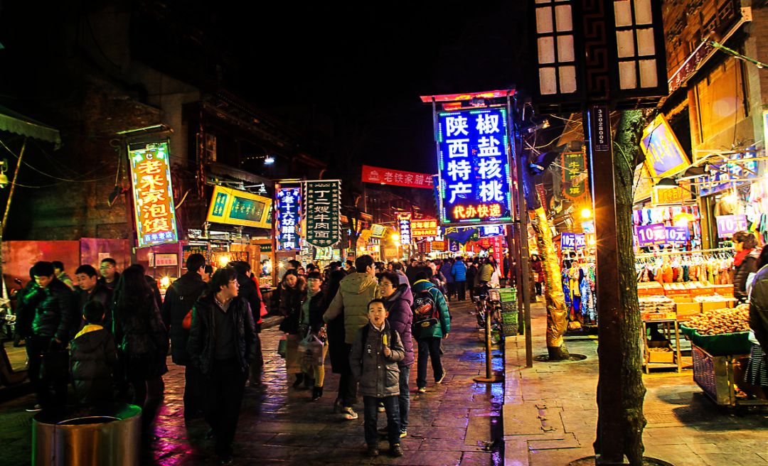 外地人和本地人美食街,只有外地人吃的美食街