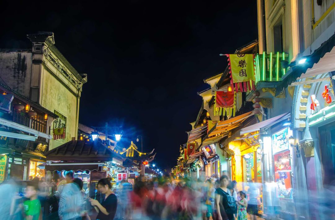 外地人和本地人美食街,只有外地人吃的美食街