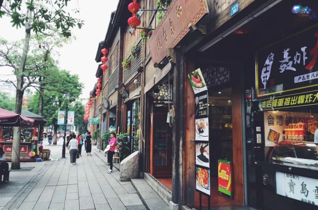 外地人和本地人美食街,只有外地人吃的美食街