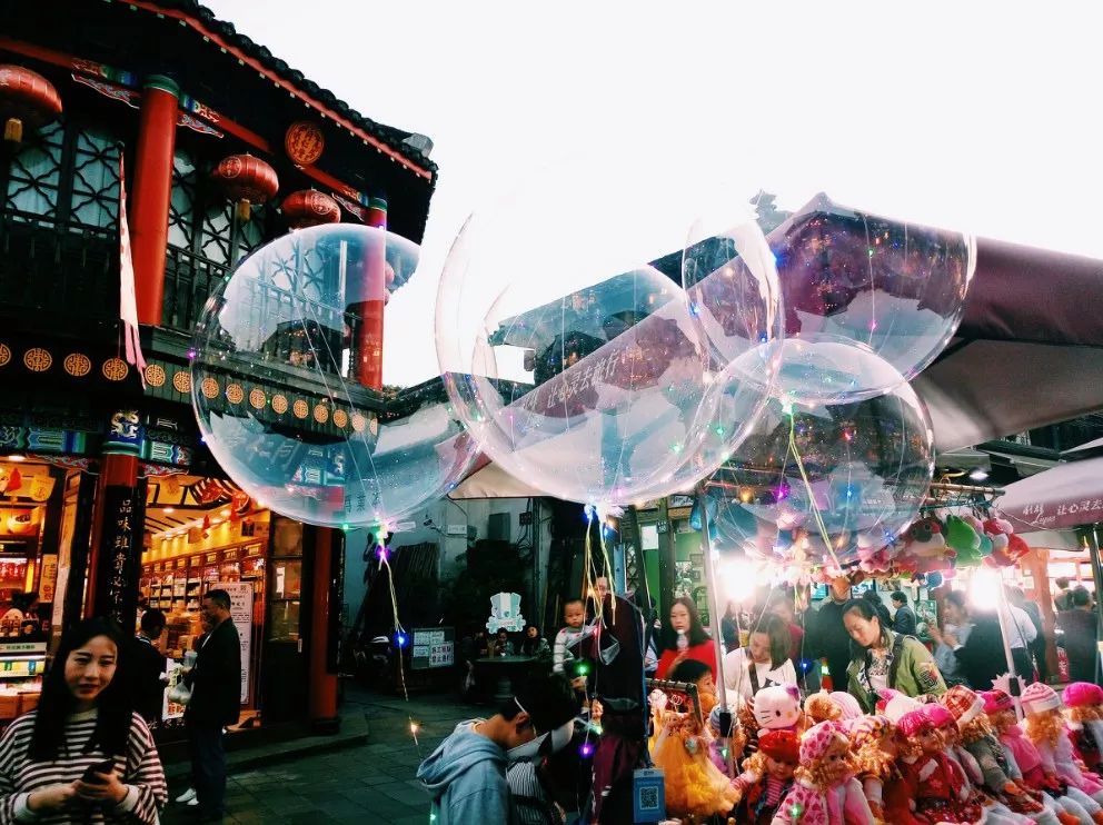 外地人和本地人美食街,只有外地人吃的美食街