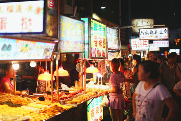 外地人和本地人美食街,只有外地人吃的美食街