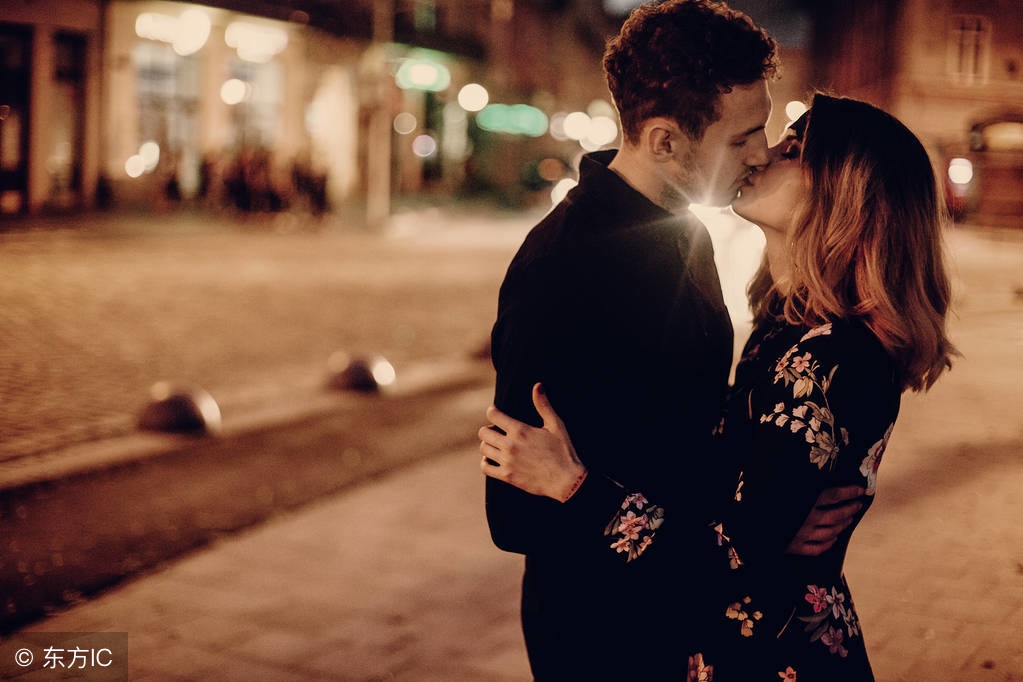 英语美文朗读爱情观,谈一场恋爱的英语美文