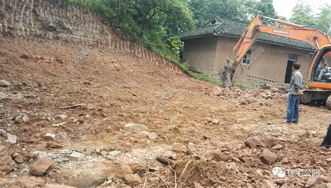 农村人养老还是一层好,四川小伙28万为父母建三合院,美到没邻居