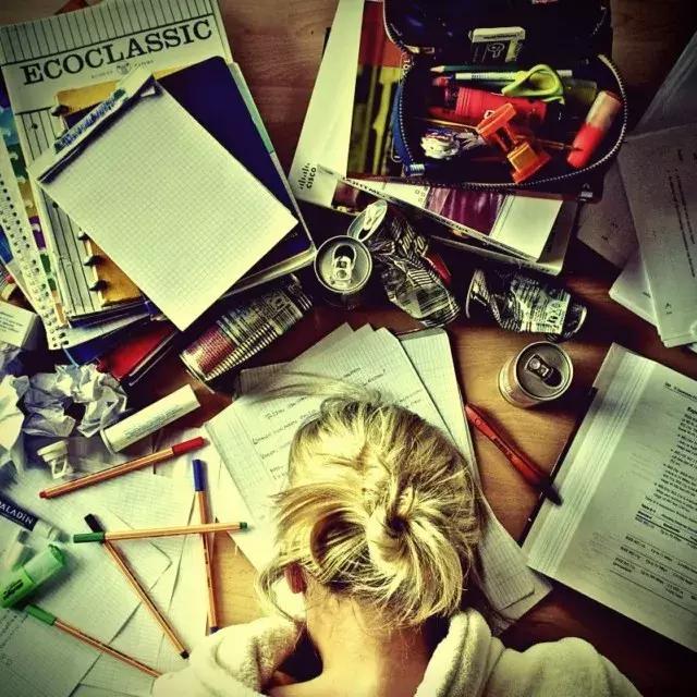 18岁中国留学生跃轨自杀,当场死亡!“我并没有想象的快乐”