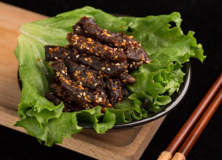 看追剧必备小零食麻辣手撕牛肉干,麻辣牛肉追剧小零食