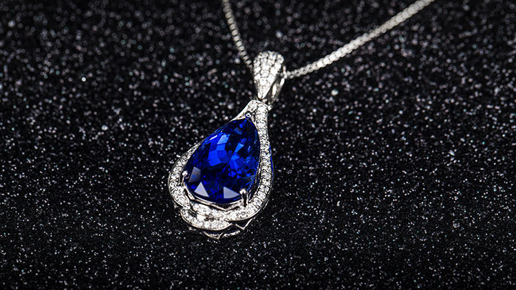 为什么玉吊坠不能外露,为什么有的翡翠吊坠会用925银镶嵌