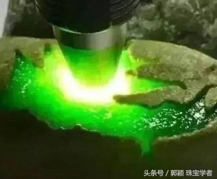 流氓窗翡翠原石,听说过赌石吗