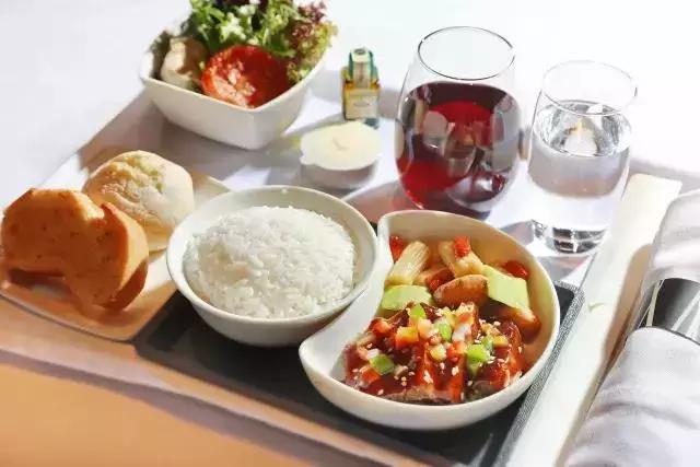 经济舱有啥福利,公务舱可以享受哪些经济舱服务