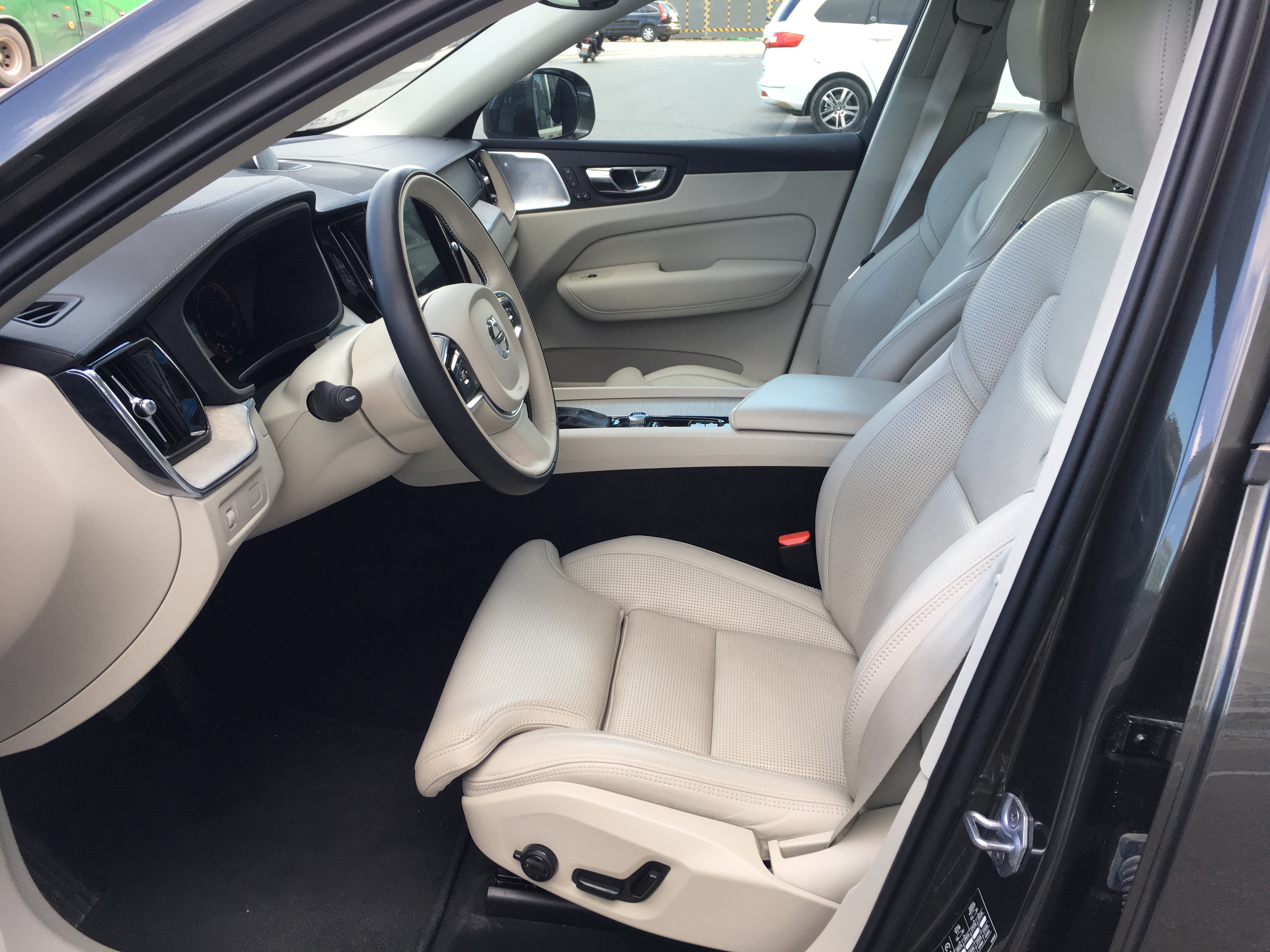 北欧高性能插混suv沃尔沃xc60试驾,2020款沃尔沃xc60深度试驾