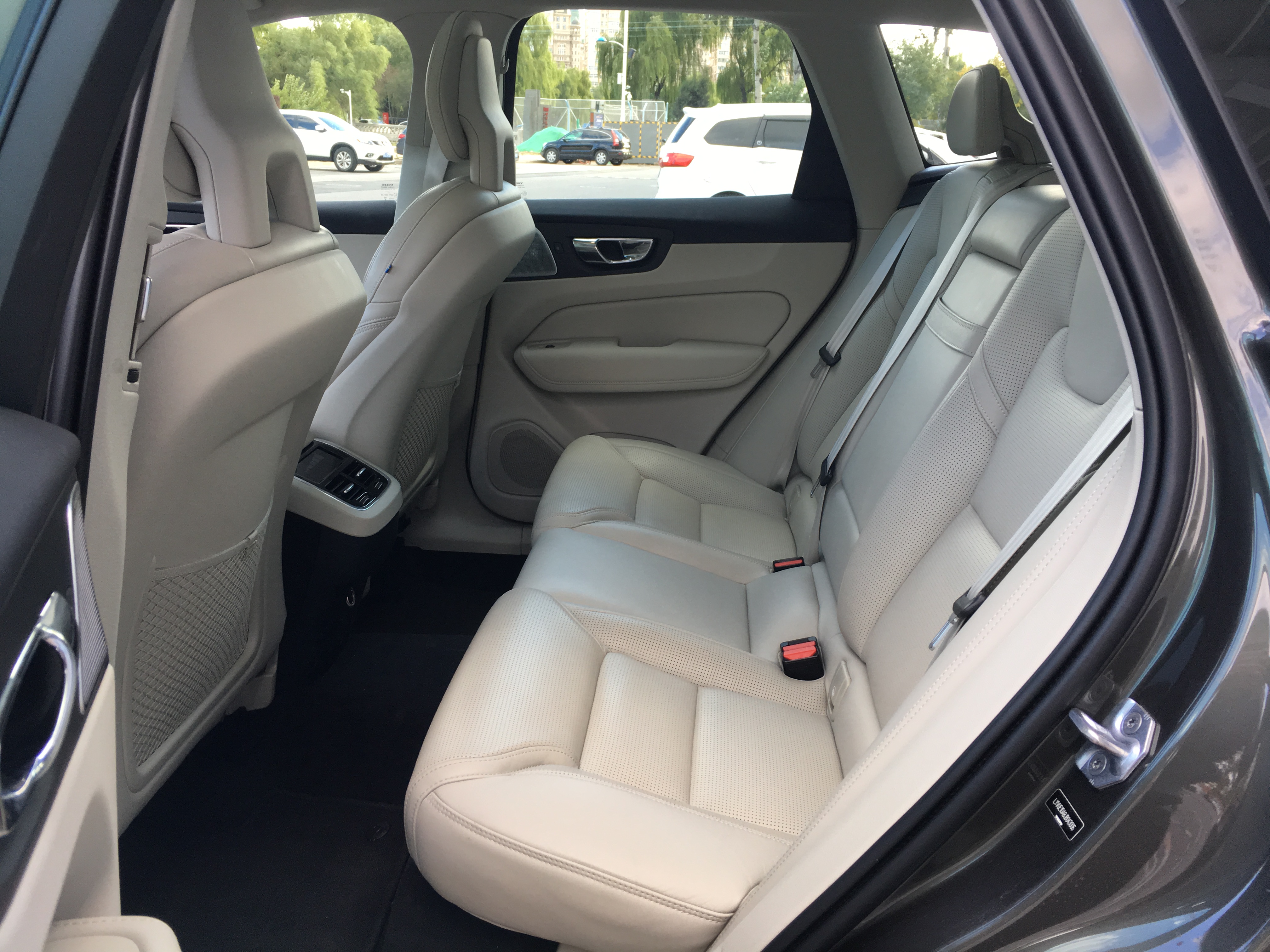 北欧高性能插混suv沃尔沃xc60试驾,2020款沃尔沃xc60深度试驾