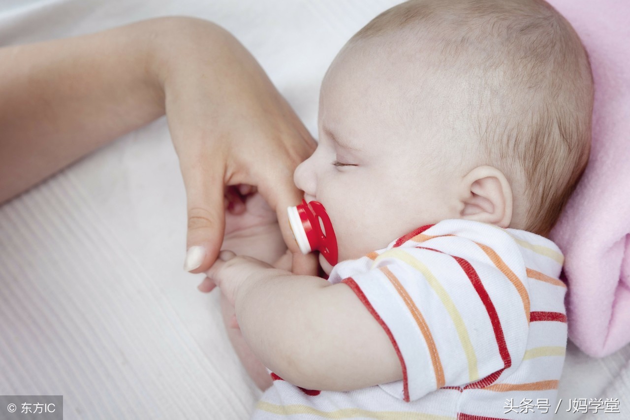 新生儿睡眠不好大哭,新生儿睡眠不好怎么推拿