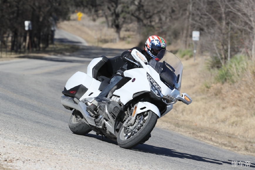本田金翼gl1800试驾,2022款本田金翼视频试驾