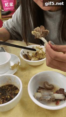 记得暴龙哥那两只驴仔吗?来清远了,人们都到这排队宠幸,爆场!