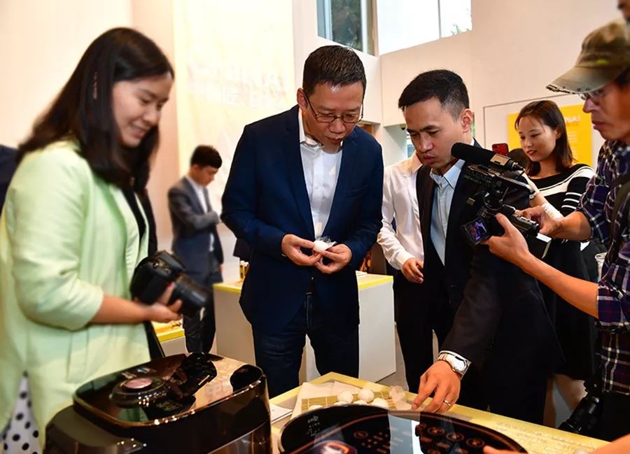 体验派吴晓波，混搭派林依轮，颜控邓潍，中日展他们最关注什么？