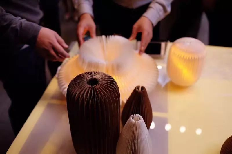 体验派吴晓波，混搭派林依轮，颜控邓潍，中日展他们最关注什么？