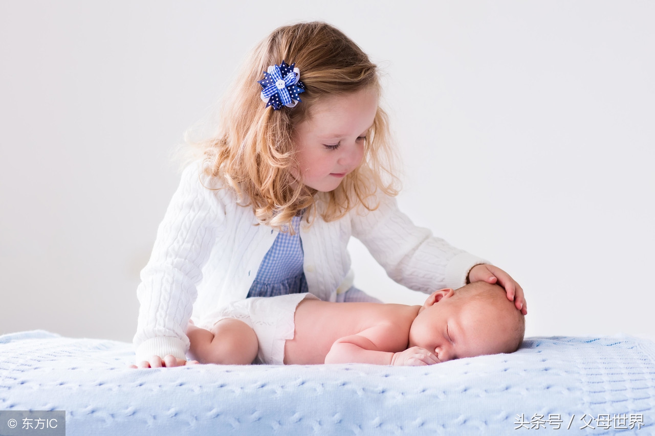 宝宝青蛙式的睡觉姿势腿会变形吗,宝宝睡觉蛙形腿几个月恢复