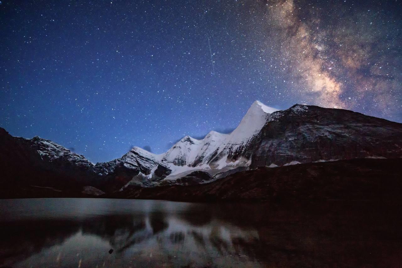 11月去稻城亚丁还是九寨沟好,稻城亚丁什么时候去比较好