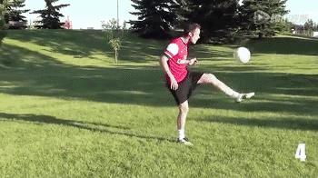 最全颠球的练习方法,实用的颠球技巧