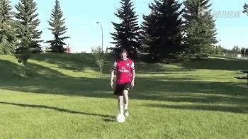 最全颠球的练习方法,实用的颠球技巧