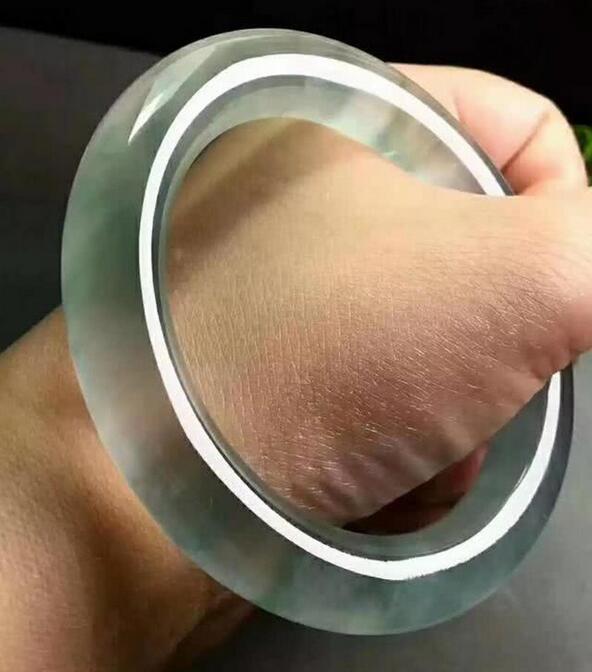 19万拿下翡翠原石切开整个满绿,翡翠原石切出天价翡翠