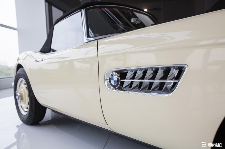 经典老车宝马z8,宝马507和z8