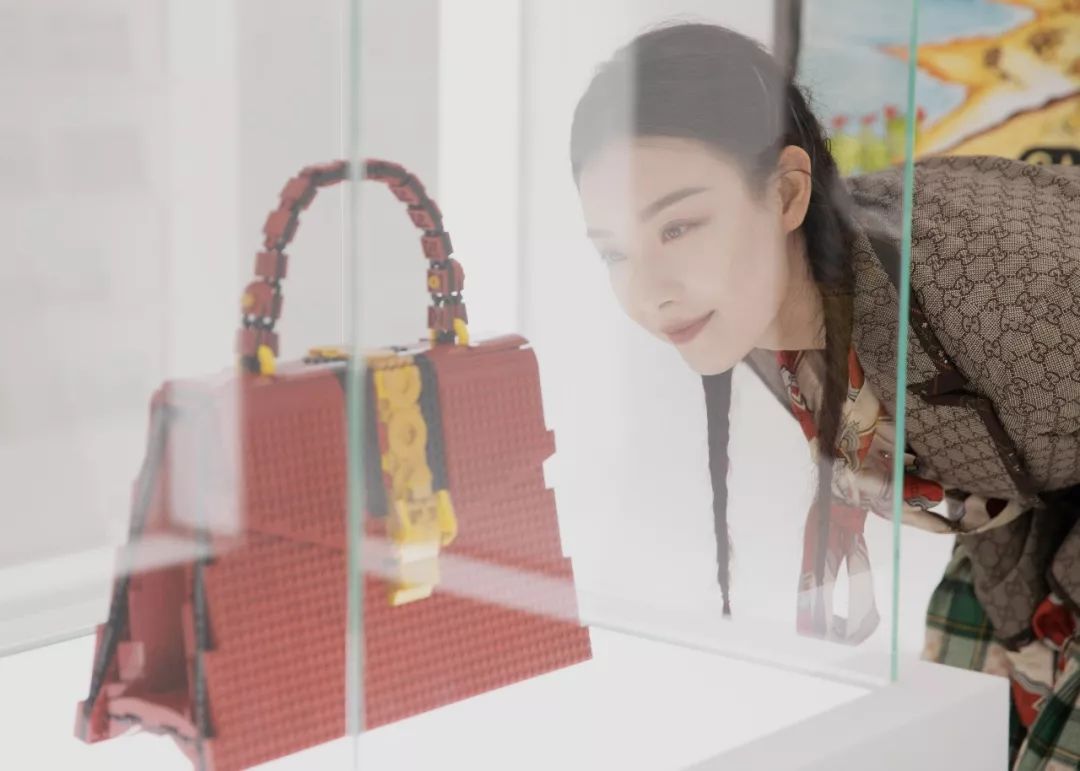 美图｜喵总现身上海看展，共赴古驰艺术盛宴