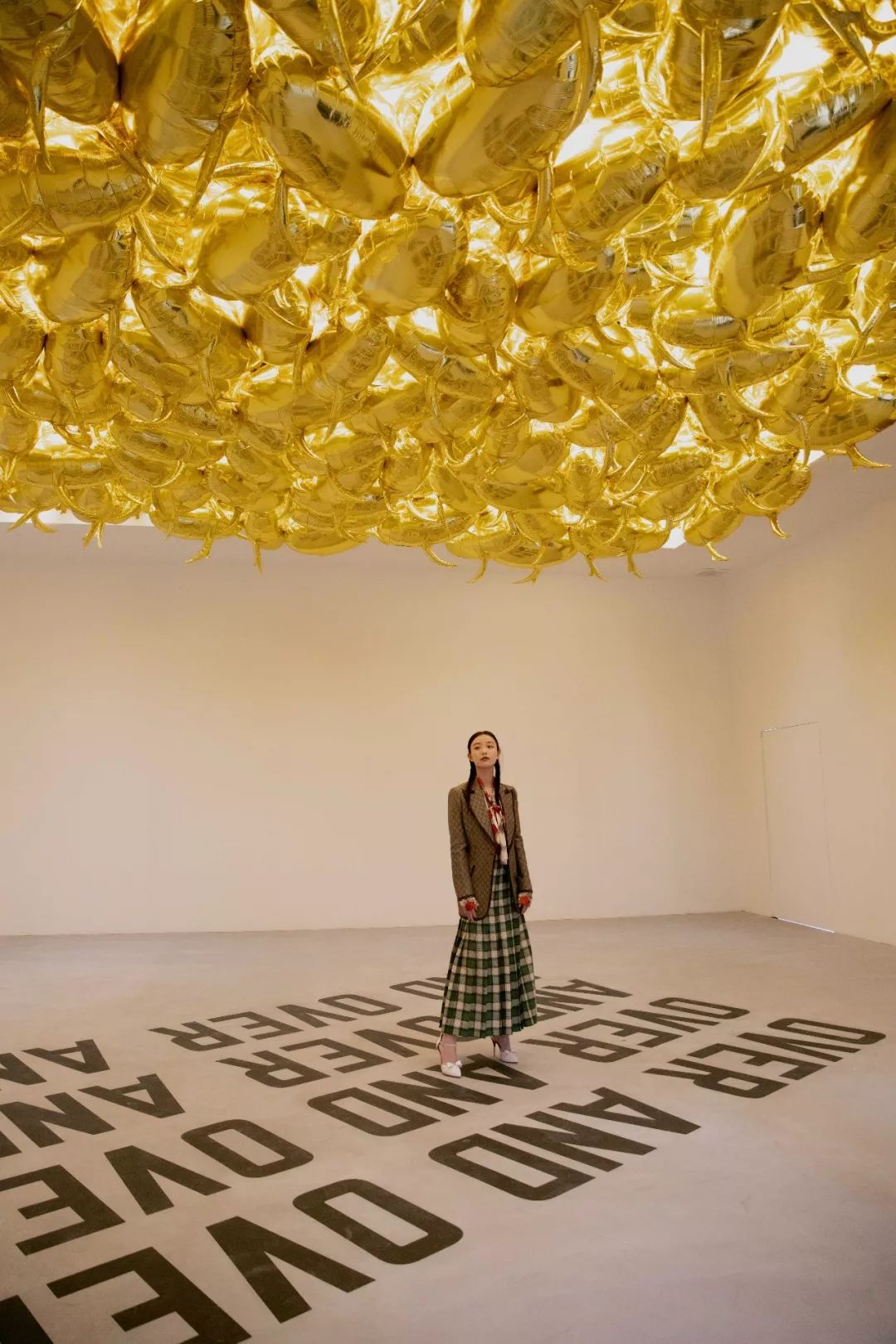 美图｜喵总现身上海看展，共赴古驰艺术盛宴