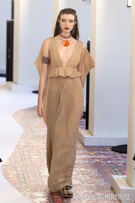 美版小松菜奈，厌世颜小仙女，私底下却是沉迷丧文化的病娇宅？