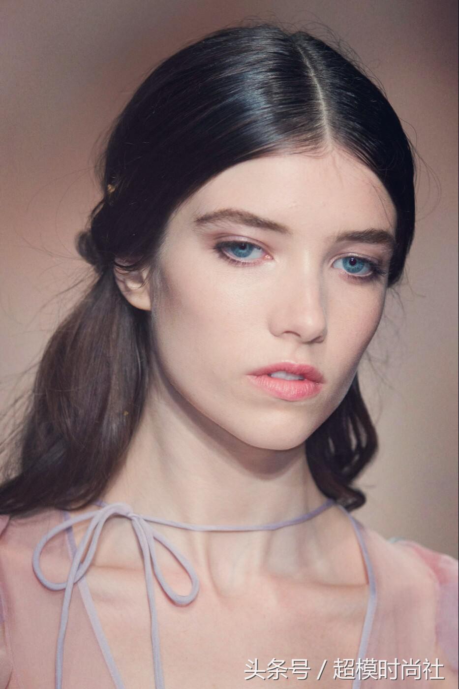 美版小松菜奈，厌世颜小仙女，私底下却是沉迷丧文化的病娇宅？