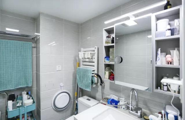 卫生间的毛巾盆子整理收纳,卫生间脸盆收纳方法简直绝了