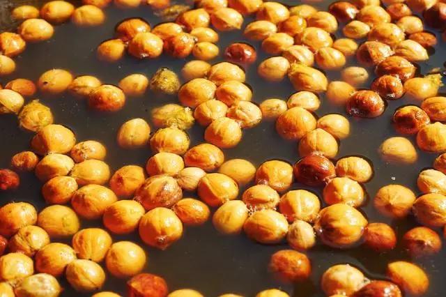 手剥山核桃制作过程,自制山核桃步骤