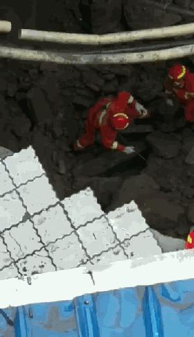 脱下军装依然要拥有军人的素质,脱掉军装只剩下军人的荣誉感