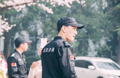 年轻人上哪个城市当保安工资高点,为什么很多帅哥做保安