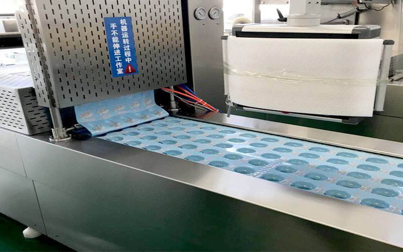 全自动拉伸膜真空包装机工作视频,连续式拉伸膜真空包装机规格