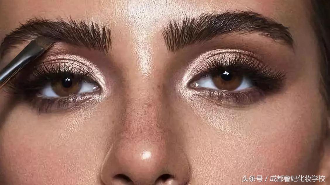 秋冬日杂妆容教程,秋日浓情复古妆容