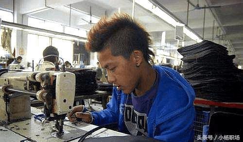 为什么工厂打工的都要买车,工厂打工人为啥要买车