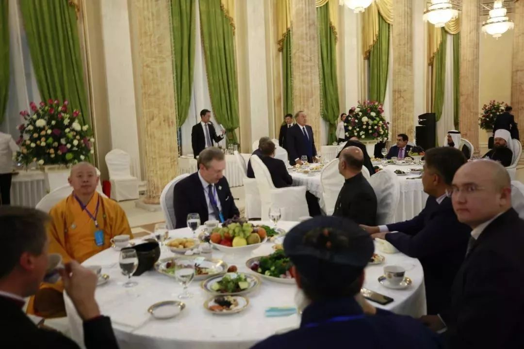 佛教人士参加全国人大代表会议,东林寺释纯一法师